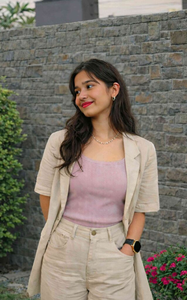 Photo, pic and image of a simple girl, indian girl, beautiful girl.